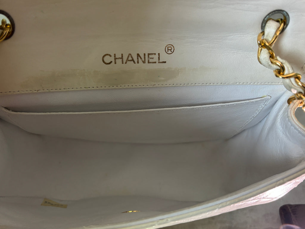 シャネル　ハーフムーン